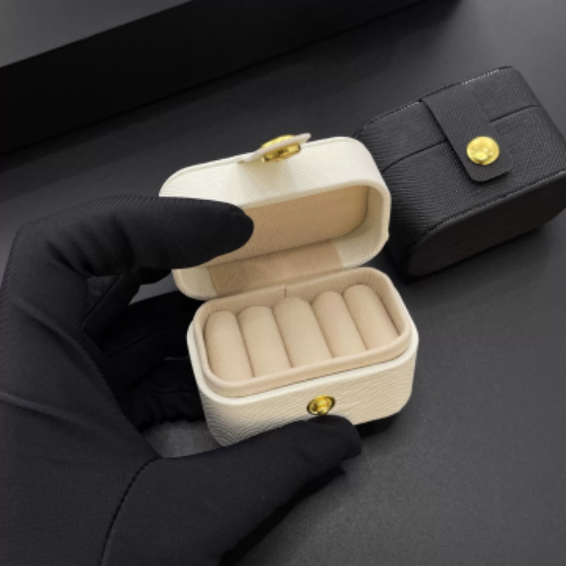 Tragbare Schmuckbox aus Leder  – Travel Accessories Display Bewertung und Preis